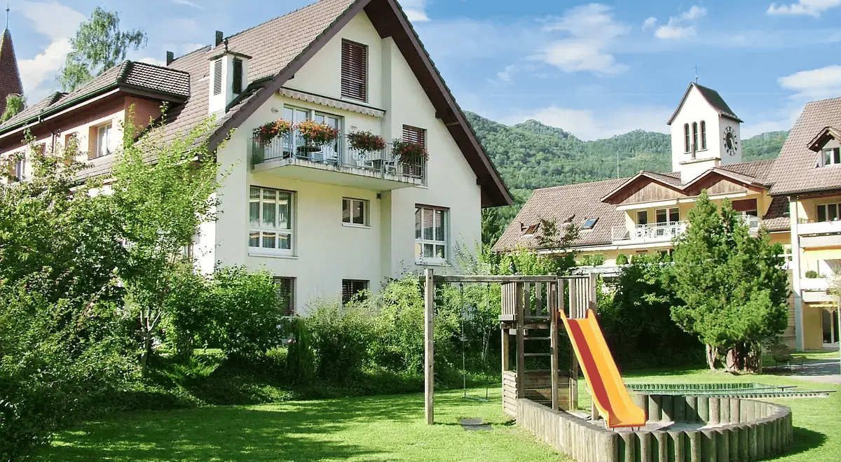 Garten mit Spielplatz des Tertianum Oasis