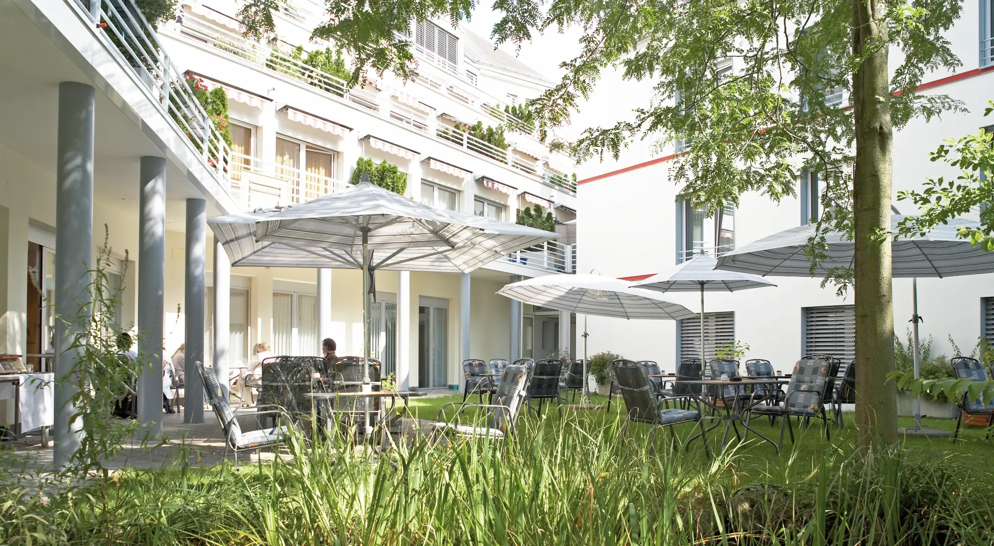 Tertianum-Am-Spisertor-Innehof-Terrasse-2